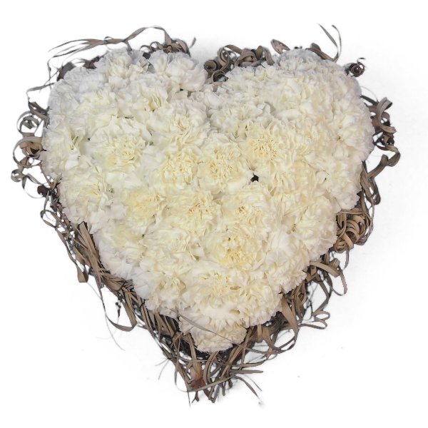 Herzform mit weißen Nelken und Rand aus getrockneter Tillandsia Bild 2