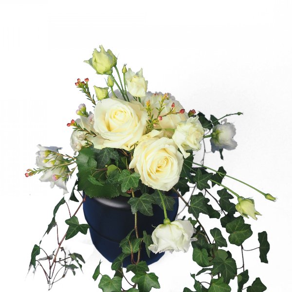Urnenschmuck mit weißen Blumen Bild 2