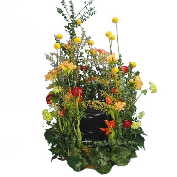 Urnenwiese mit frühlingshafter Blumenkombination Bild 2