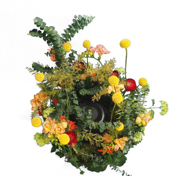 Urnenwiese mit frühlingshafter Blumenkombination Bild 4