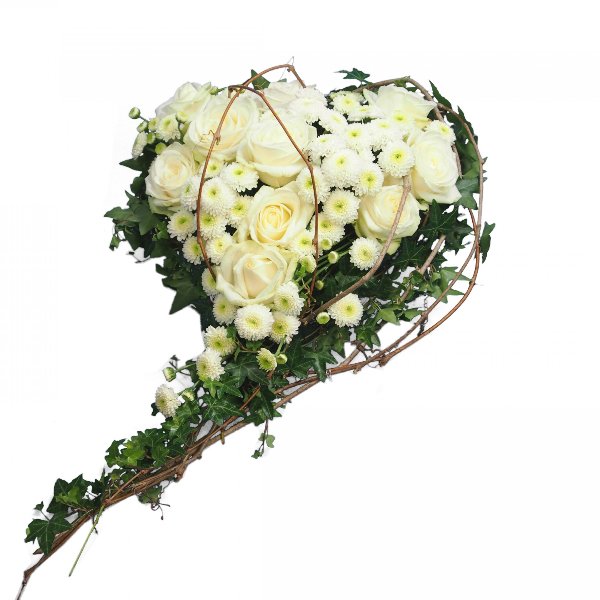 Herzform mit Blumen, weiße Rosen mit Ranken Bild 1