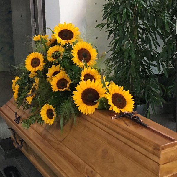 Sargschmuck mit Sonnenblumen Bild 2